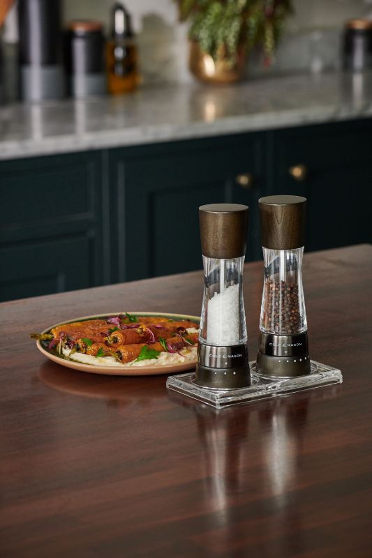 Mills-Gift-Set-Derwent-Gunmetal-19cm
