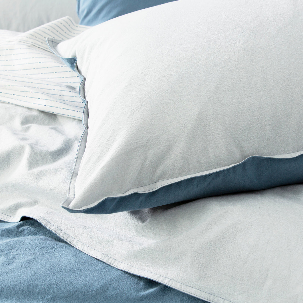 Essentials Vintage stone washed reversible Quilt / Duvet cover set Queen Blue