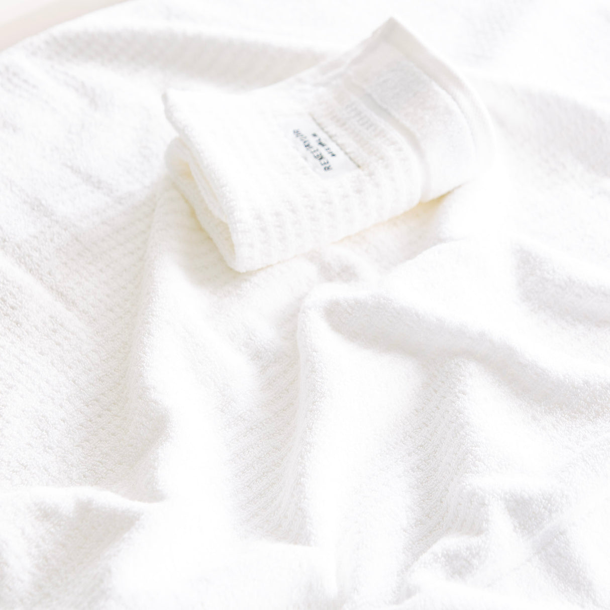 Renee Taylor Cambridge 650 GSM Textured 14 Piece Snow