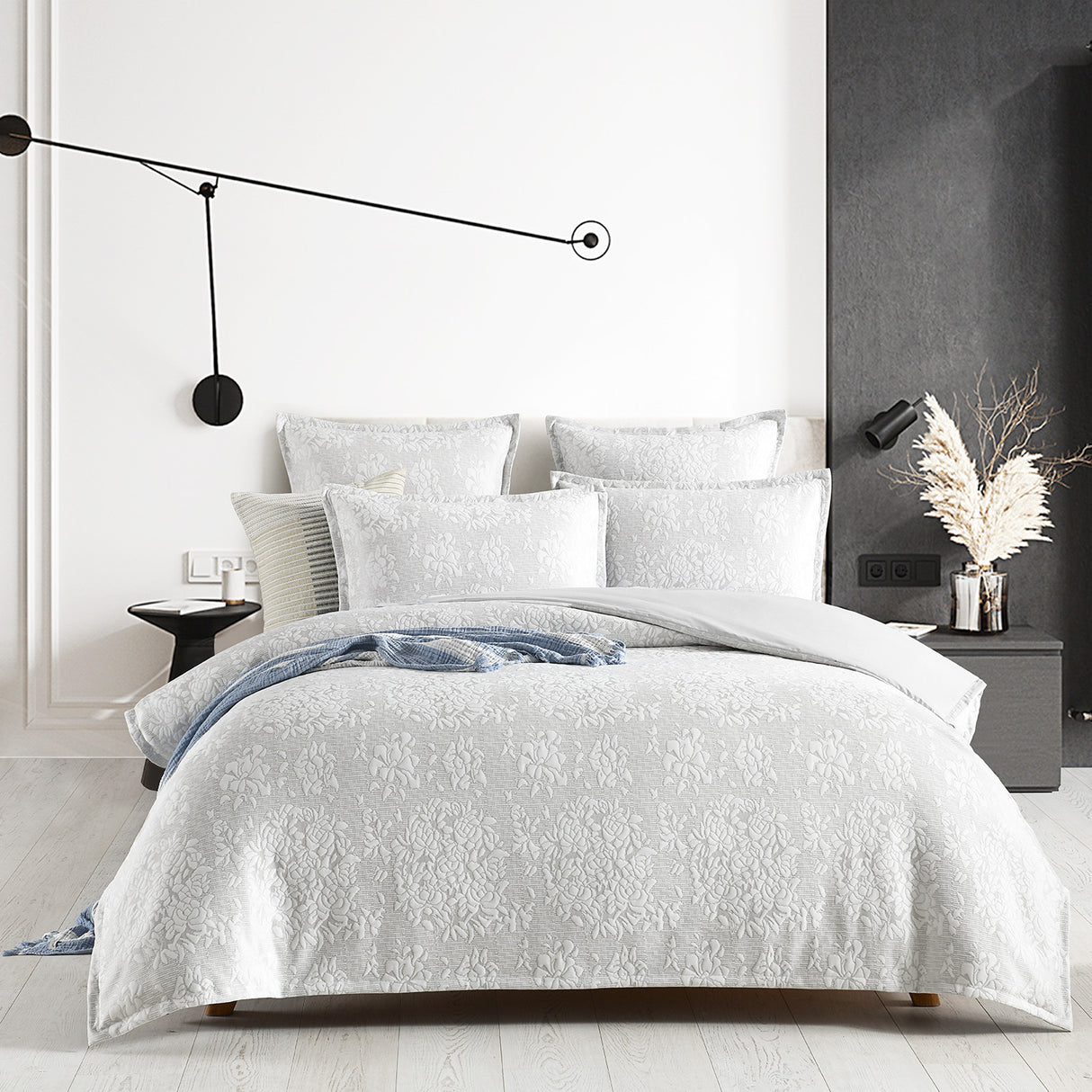 Renee Taylor Chloe Jersey Jacquard Quilt / Duvet cover set King Ivory