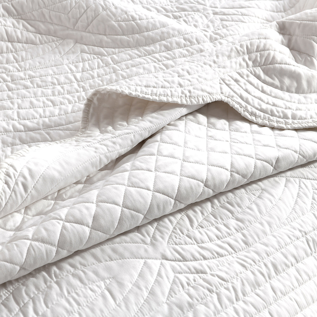 Renee Taylor Scallop Jacquard Coverlet Set Super King Pearl