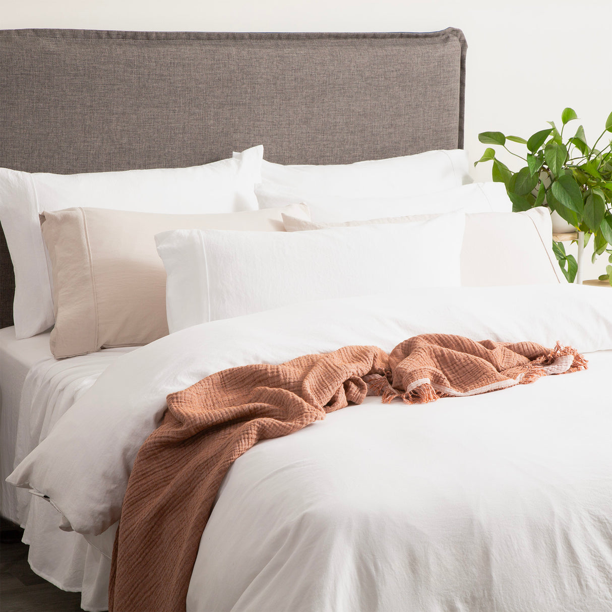 Ultra Plush Vintage Washed Microfiber Quilt / Duvet cover set Double White