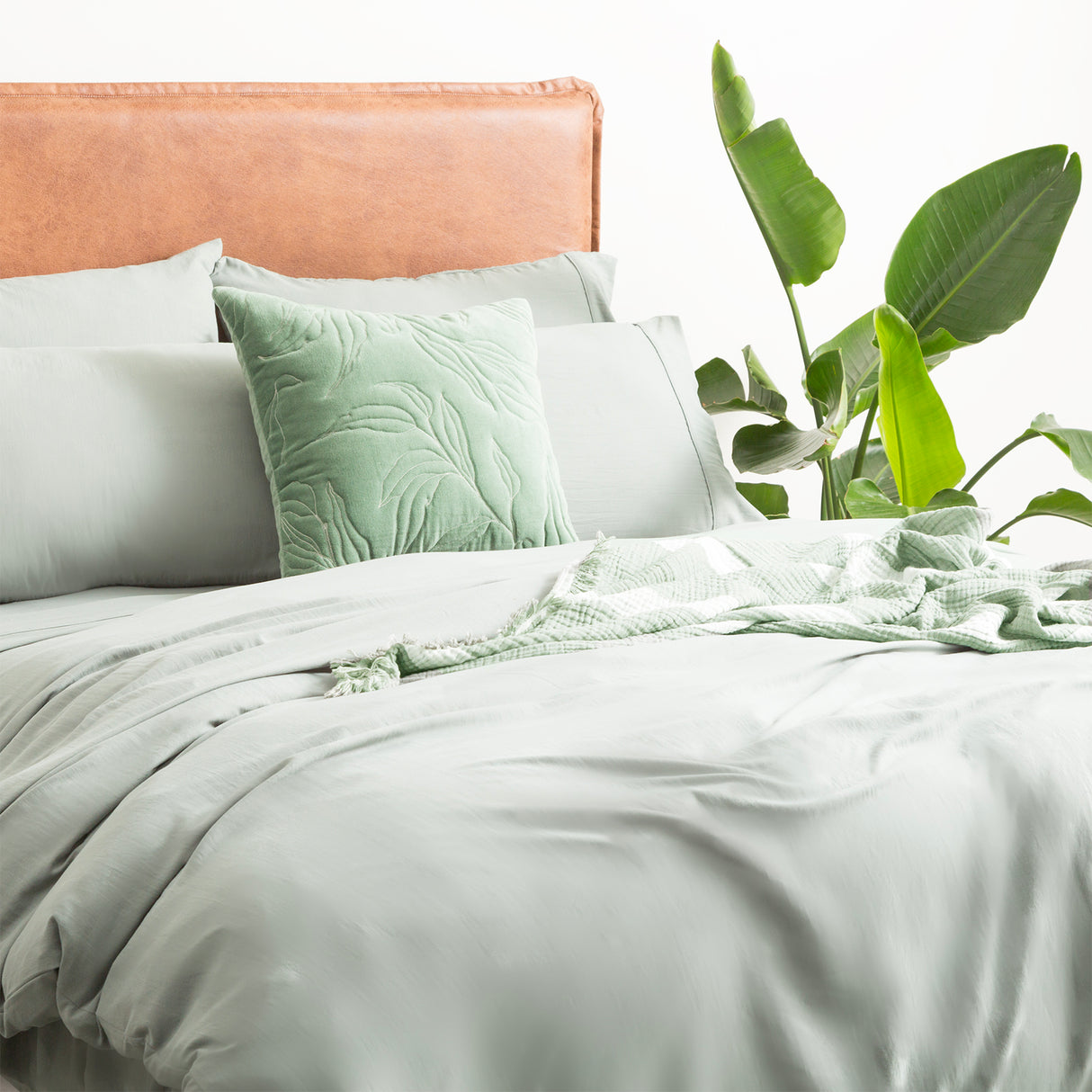 Ultra Plush Vintage Washed Microfiber Quilt / Duvet cover set Double Sage