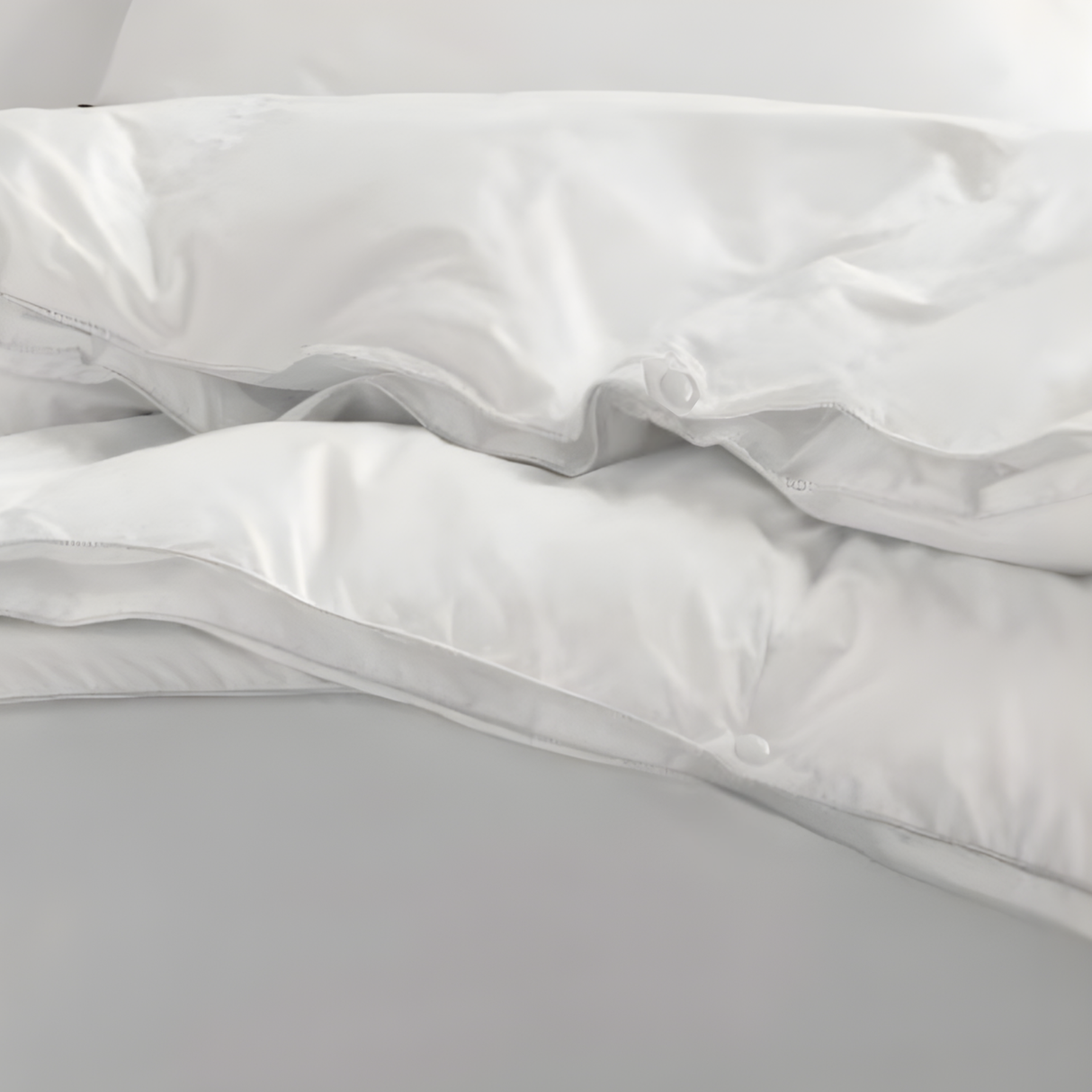 Supreme Four Seasons Clip Together 80% White Duck Down and Feather Quilt Queen