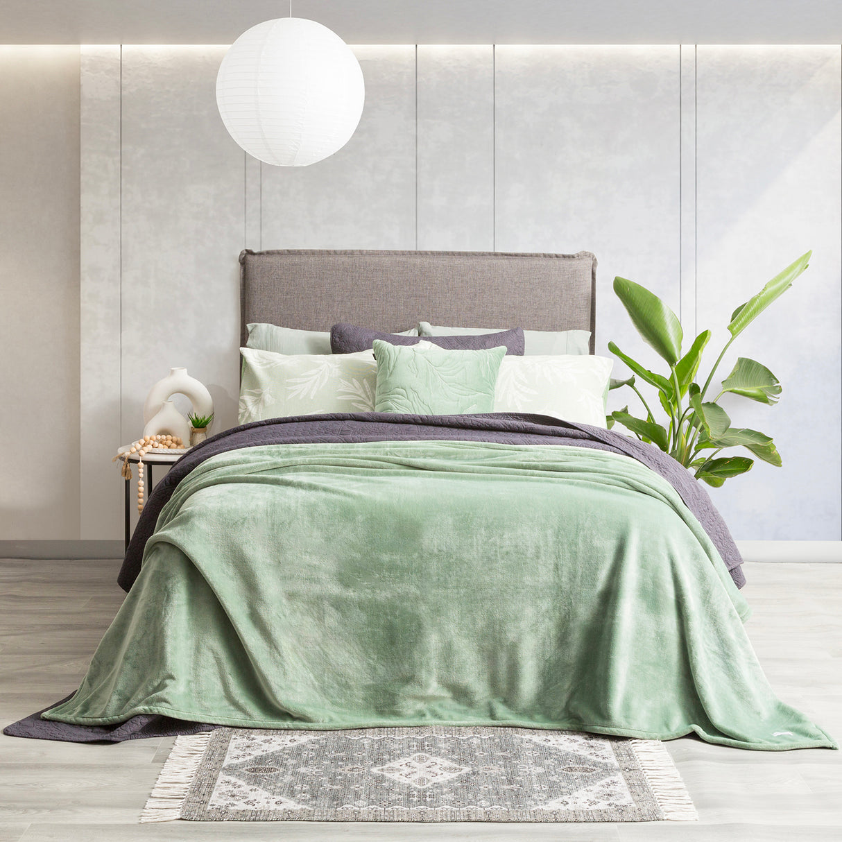 Renee Taylor Plush 380 GSM Ultra Soft Velvet Blanket Queen/King Eucalyptus