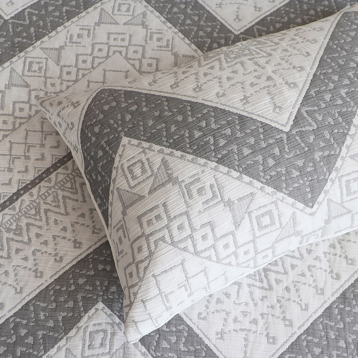 Renee Taylor Indie Jacquard Yarn dye Quilt / Duvet Cover Set King