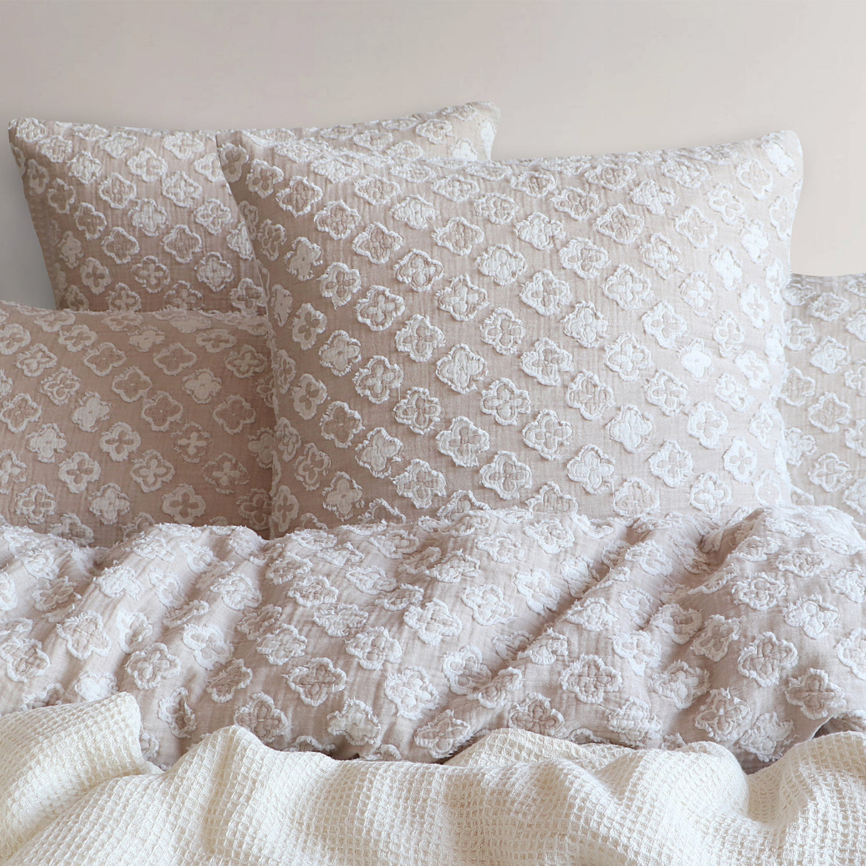 Renee Taylor Amara Jacquard Yarn Dye Quilt / Duvet Cover Set Super King