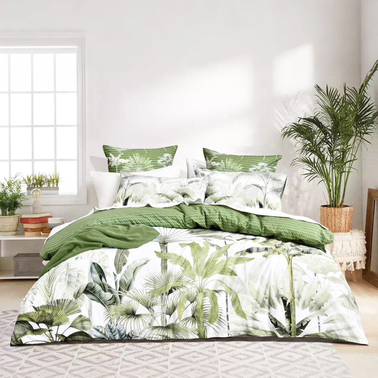 Renee Taylor 300 TC Cotton Reversible Quilt / Duvet Cover Set King Noosa Palm