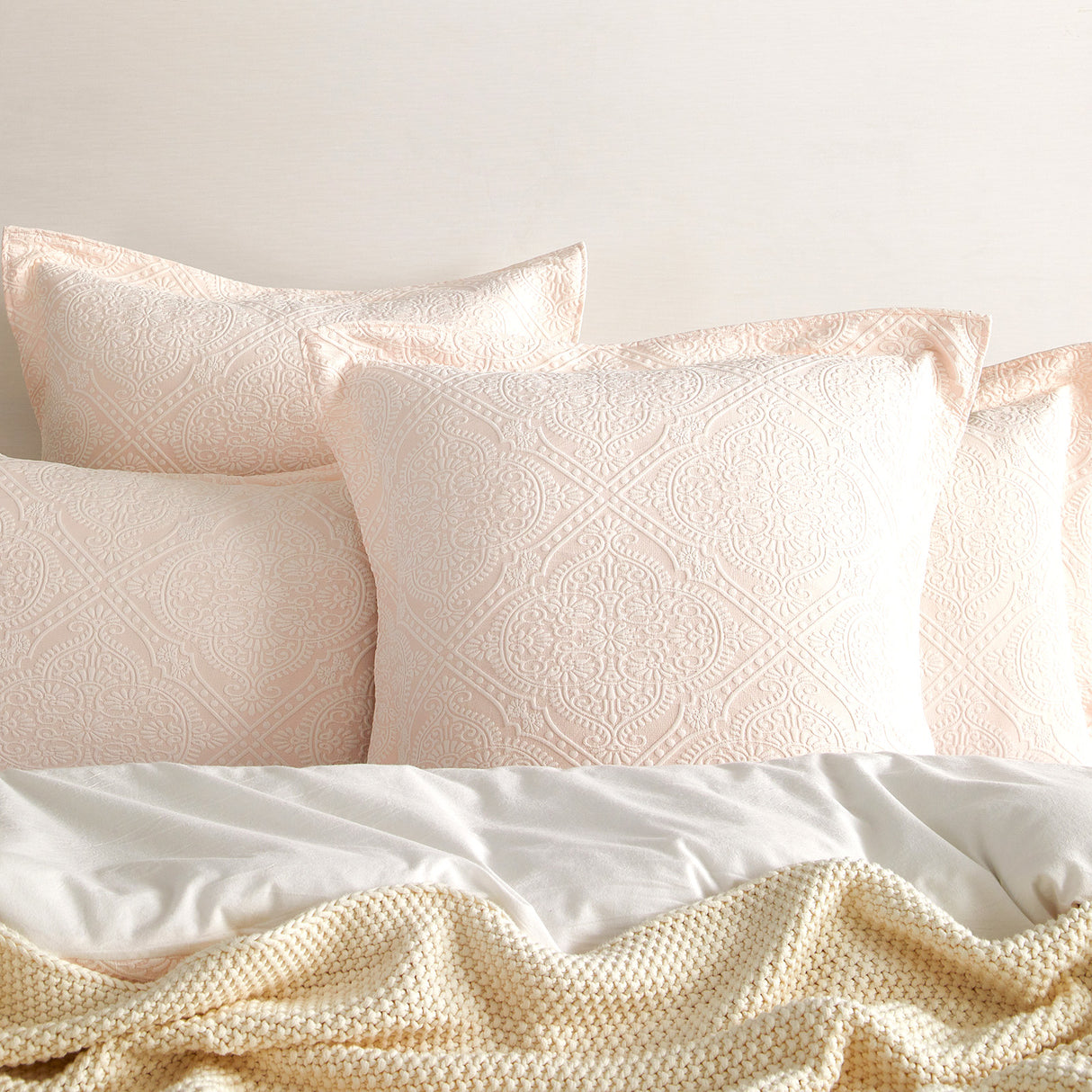 Renee Taylor Bella Jacquard Quilt / Duvet Cover Set King Blush