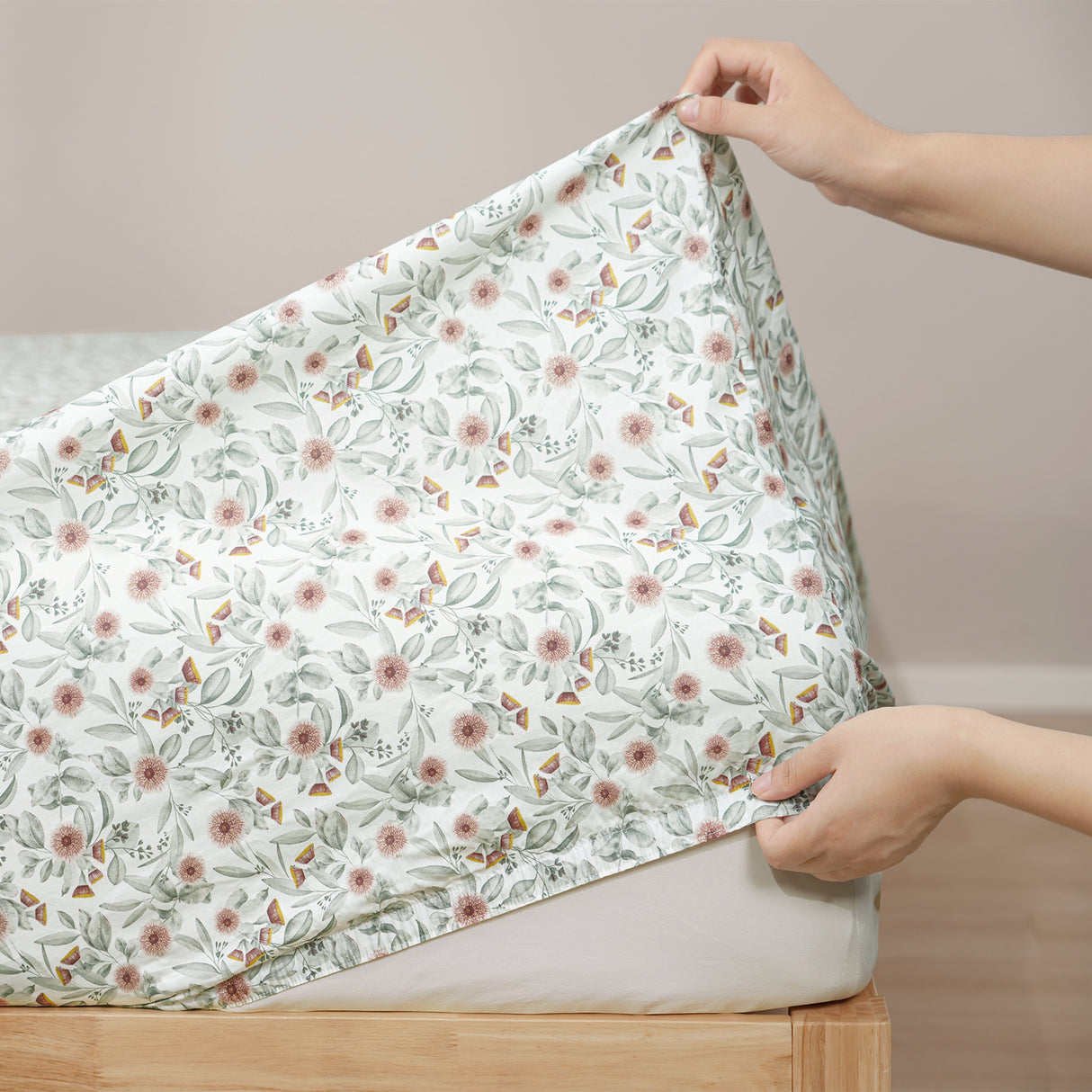 Renee Taylor Red Gum Patterned Cotton Sheet Set Queen