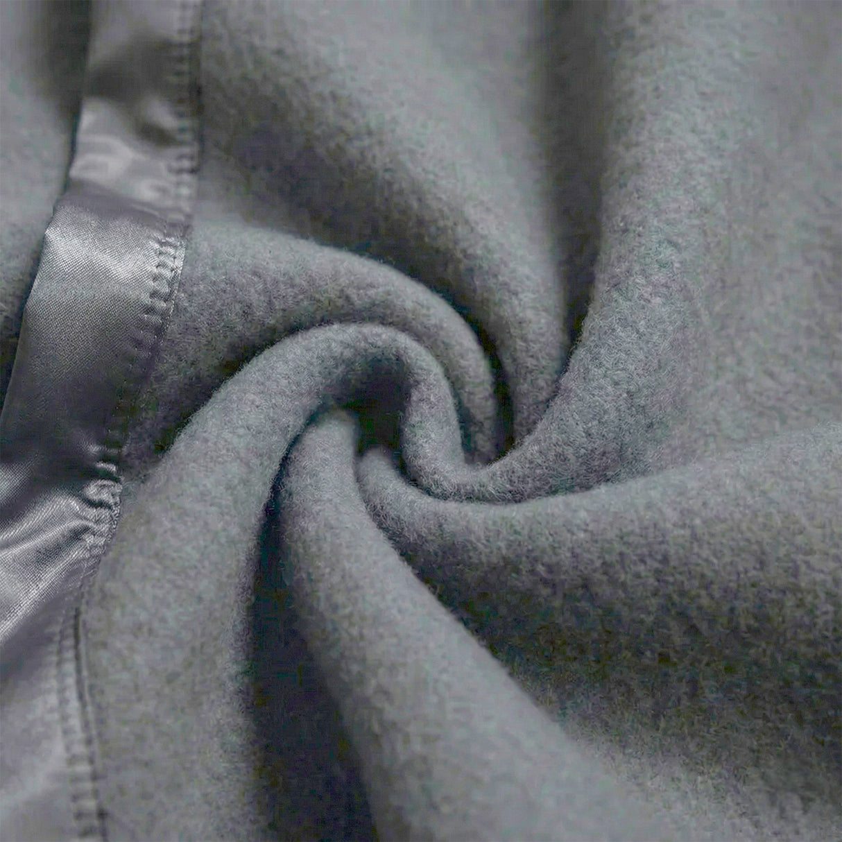 Renee Taylor Australian 400 GSM Merino Wool Blanket Queen/King Magnet