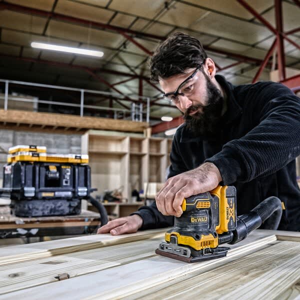 DeWALT 18V XR Brushless Cordless Palm Sander 115mm (Skin Only)