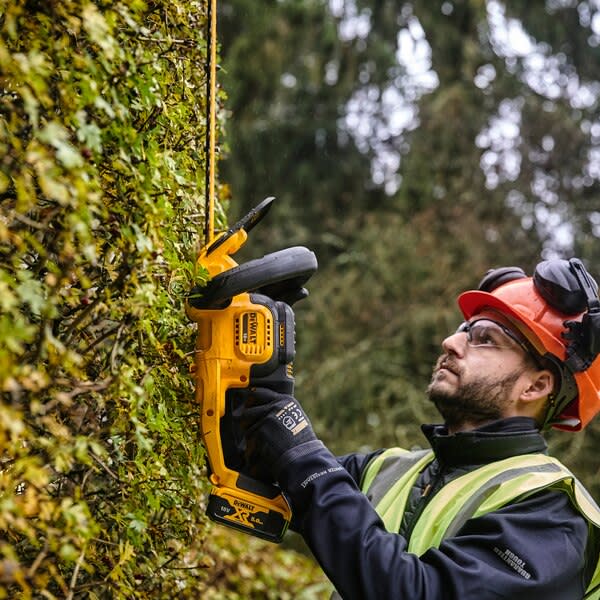 DeWALT 18V XR Hedge Trimmer 550mm Cordless Skin Only