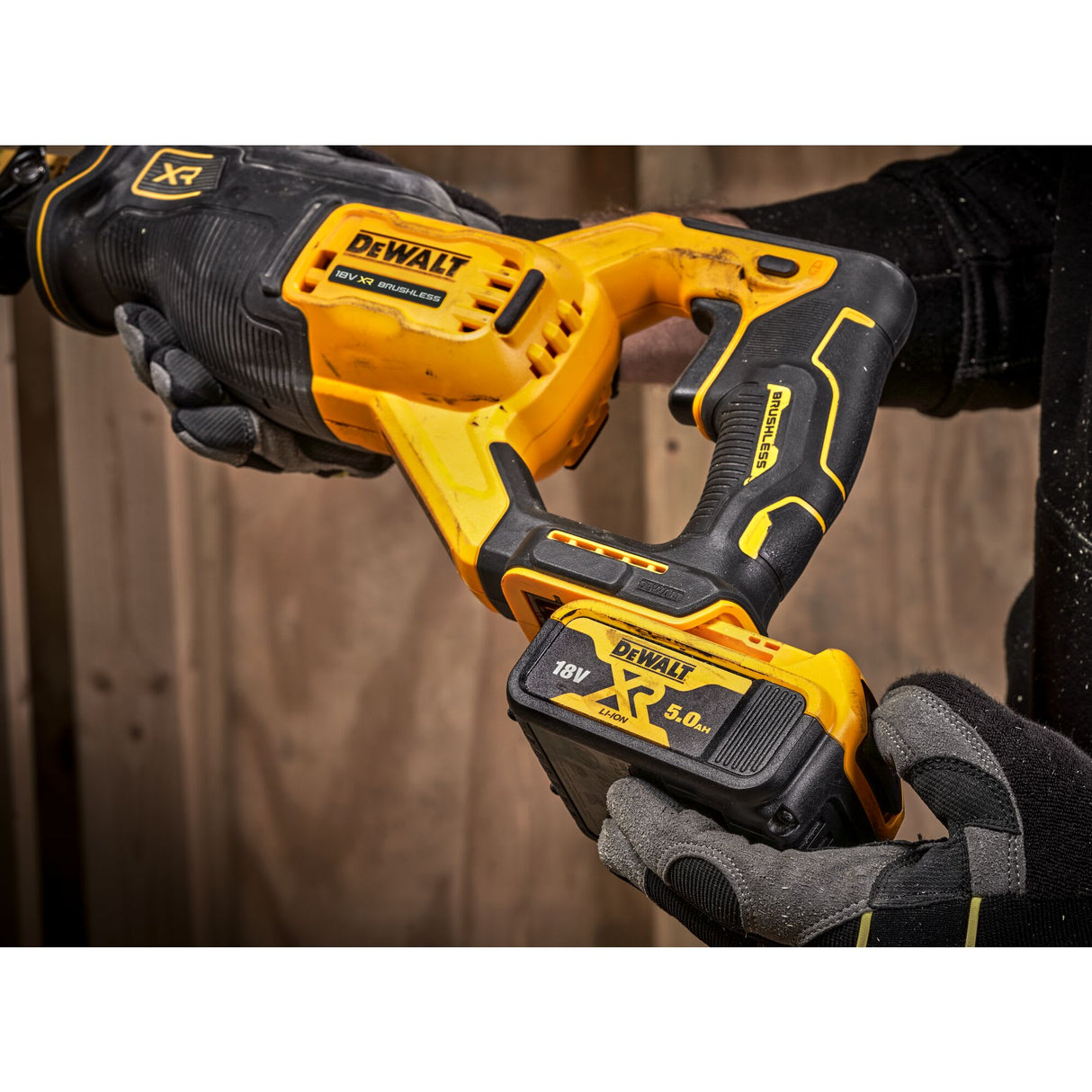 DeWALT 18V XR Brushless Cordless Reciprocating Saw 0 - 3200 spm (Skin Only)