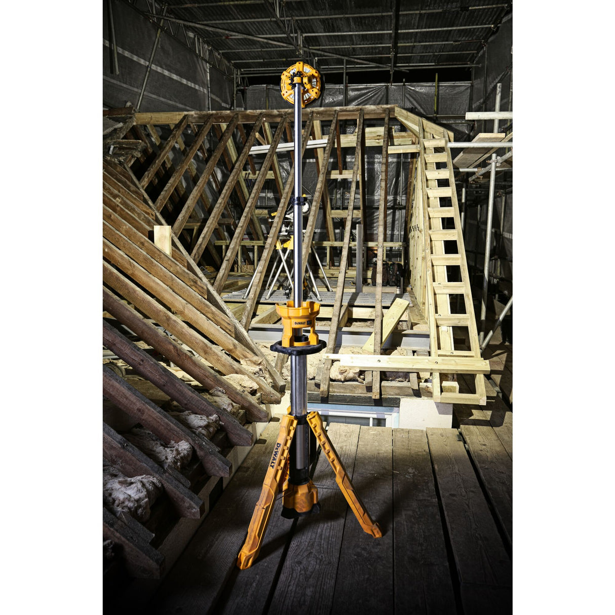DEWALT 18V/54V XR Cordless LED Tripod Light 1000-3000 lm