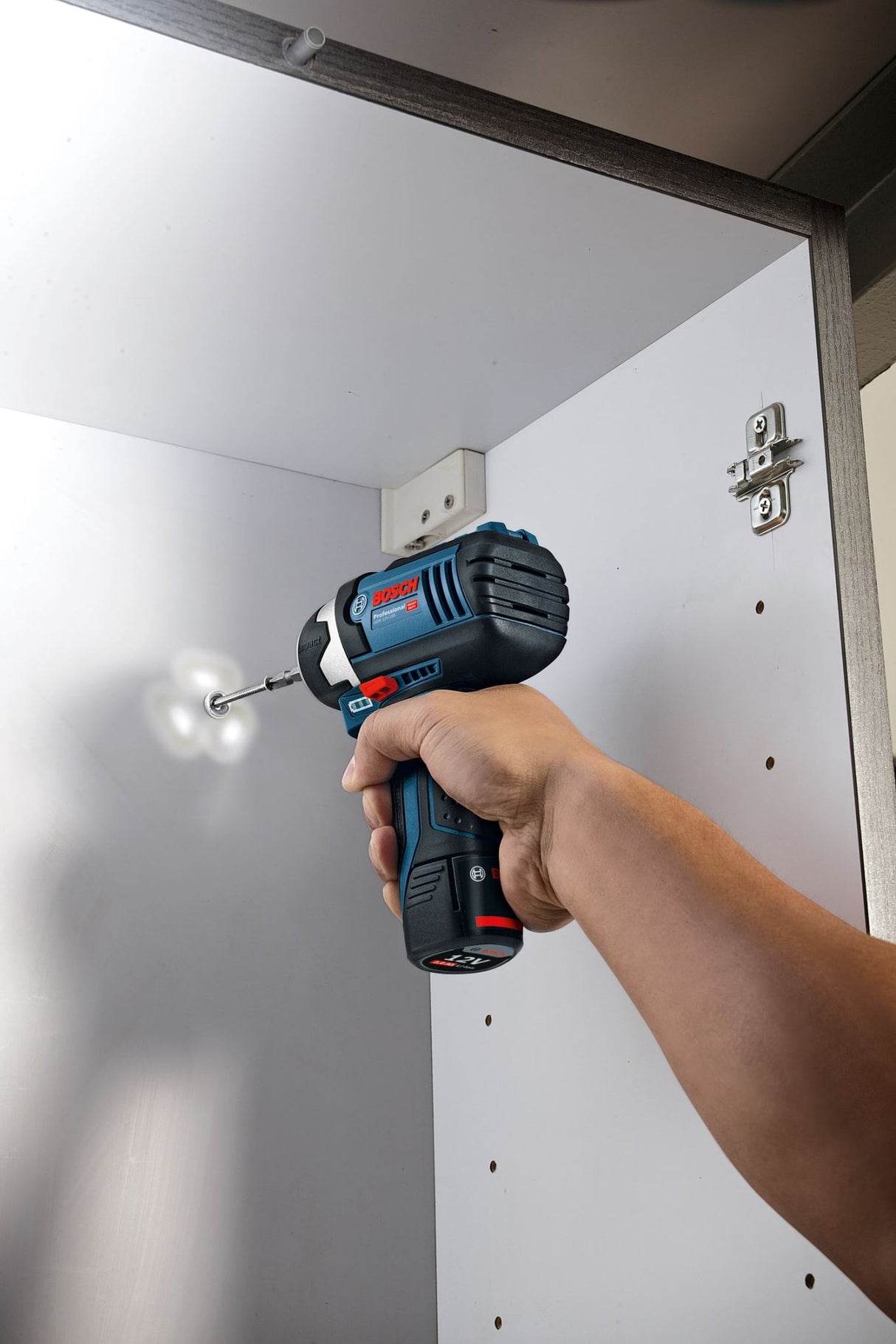 Bosch 12V Drill/Driver 2.0Ah 0615990L1G 2 Piece (Combo Kit)