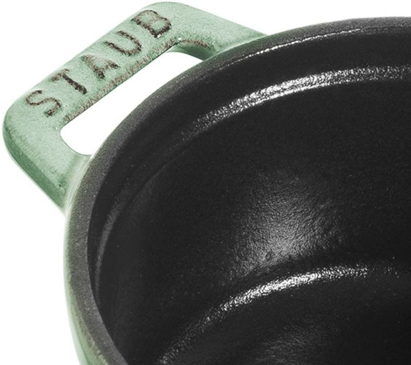 Cocotte-Staub-Round-20cm-Sage