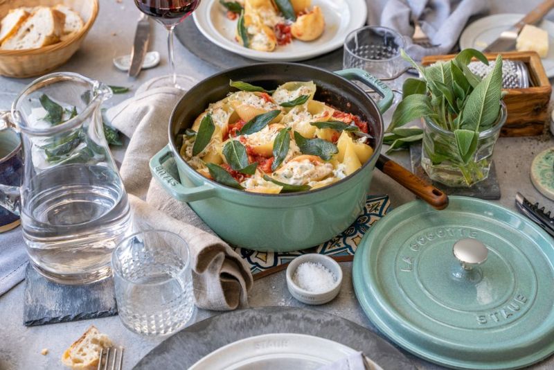 Cocotte-Staub-Round-20cm-Sage