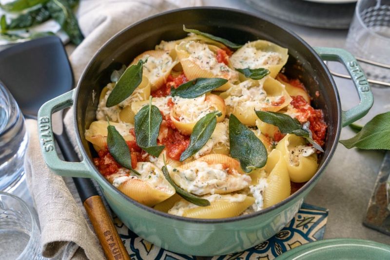 Cocotte-Staub-Round-24cm-Sage