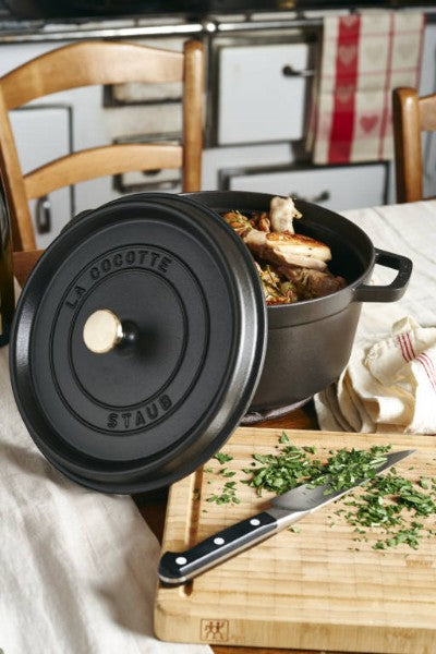 Round-Cocotte-28cm-Black-Staub