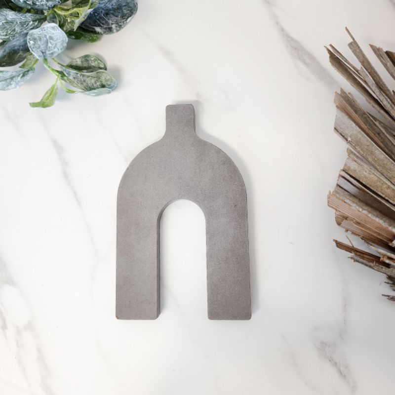 Elegant 18cm arch vase wall art made from eco-friendly VCM, perfect for floral displays or as a stylish decor piece.
