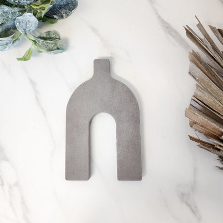 Elegant 18cm arch vase wall art made from eco-friendly VCM, perfect for floral displays or as a stylish decor piece.
