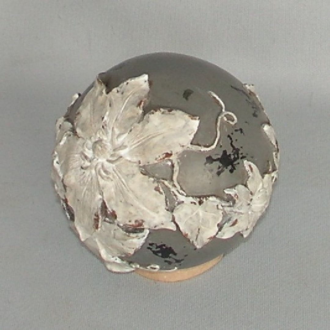 Ornament - Clematis Ball (10cm)