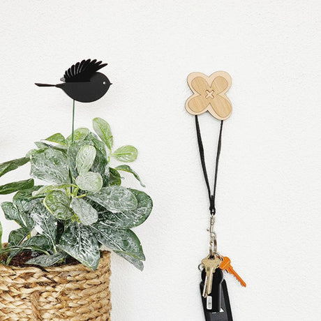 Eco-friendly bamboo hook with a wildflower design, 6.5cm, perfect for organizing spaces like nurseries or bathrooms.
