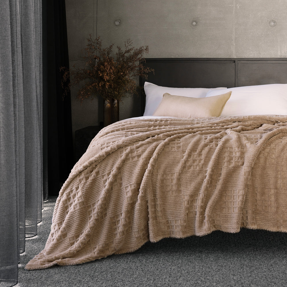 Lattice Sherpa Blanket Latte Super King Bed