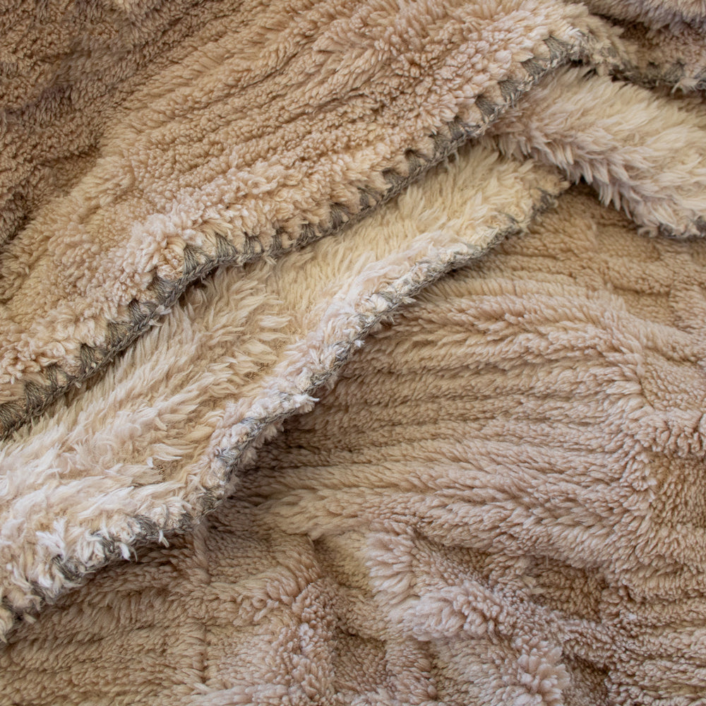 Lattice Sherpa Blanket Latte Super King Bed