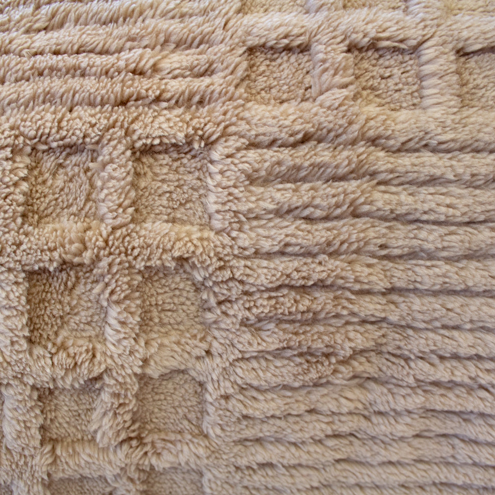 Lattice Sherpa Blanket Latte Super King Bed