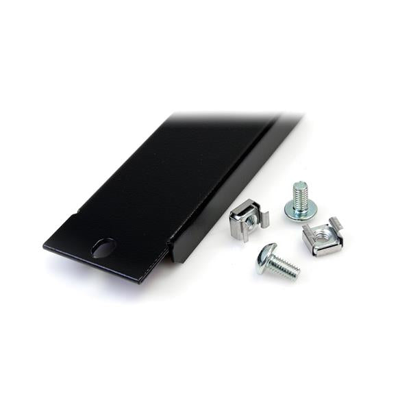 1U rack blank panel for 19in server racks, durable steel, tool-less installation, enhances airflow and maintains clean setup.