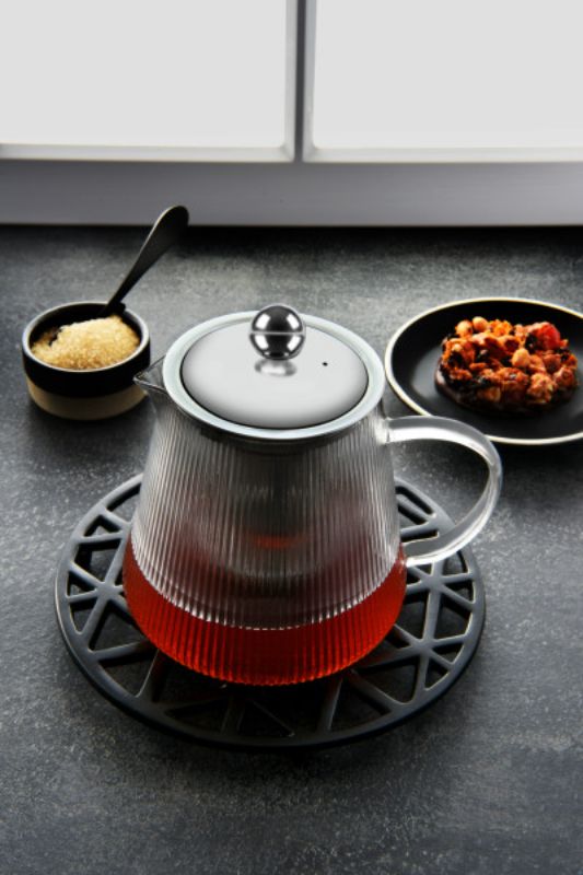 Brew Infusion Teapot with vertical stripes, 600ml capacity, made from thermal shock-resistant borosilicate glass.