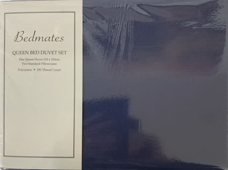 Reversible Navy/Silver duvet set for queen beds, blending style and comfort with soft polyester-cotton fabric.