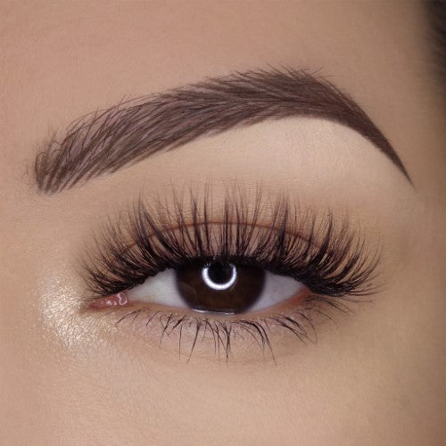 3D Faux Mink Lashes - LA Colors Jodie, featuring luxurious volume, flexible band, and crafted for comfort and reuse.