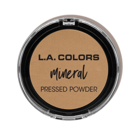 LA Colors Mineral Pressed Powder in Warm Caramel offers lightweight, breathable coverage for a radiant, natural finish.