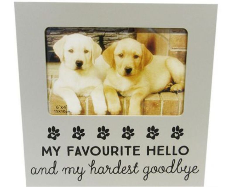 Elegant wood photo frame for displaying a 6x4 inch photo of your beloved pet, celebrating cherished memories.