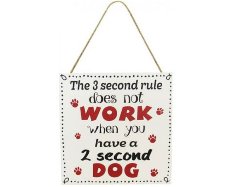 Charming 20x9 cm wooden pet sign with twine hanger, perfect for enhancing pet spaces indoors or outdoors.