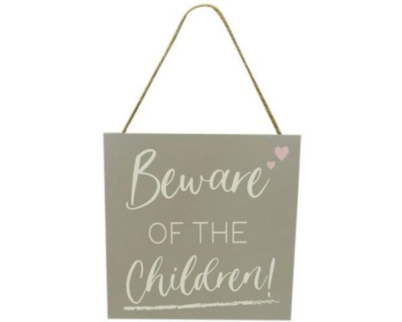 Wooden Family Life Hanger Bewar Child sign, 18x18 cm, celebrating family moments and childhood joy.