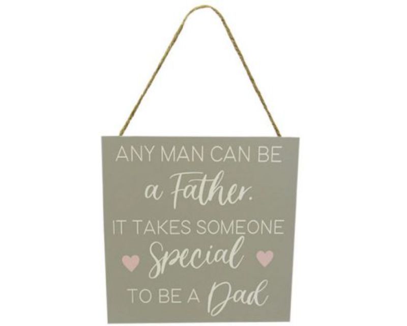 Wooden Family LifeH'gerSpecialDad sign, 18x18 cm, celebrating family and fatherhood with a warm, elegant design.