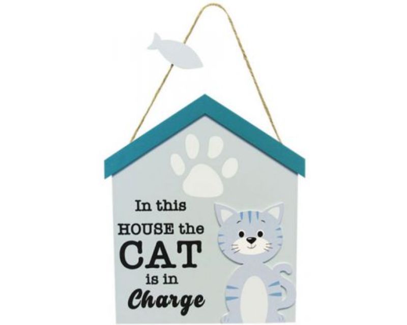 Charming wooden 'Cat in Charge' sign with twine hanger, measuring 23.5 x 20 cm, perfect for cat lovers' decor.