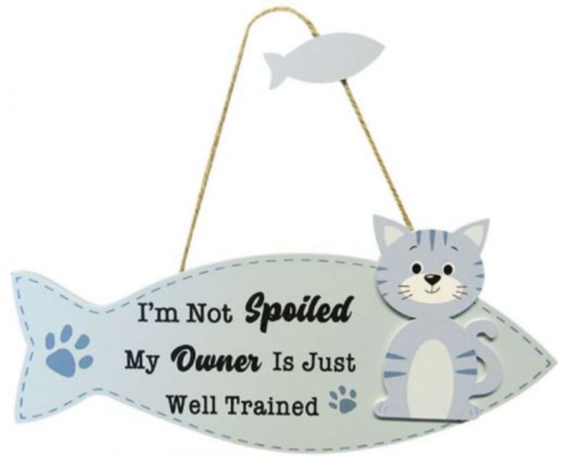 Wooden fish-shaped cat hanger sign, 28.5 x 12.5 cm, perfect for organizing kitty's accessories and adding decor charm.