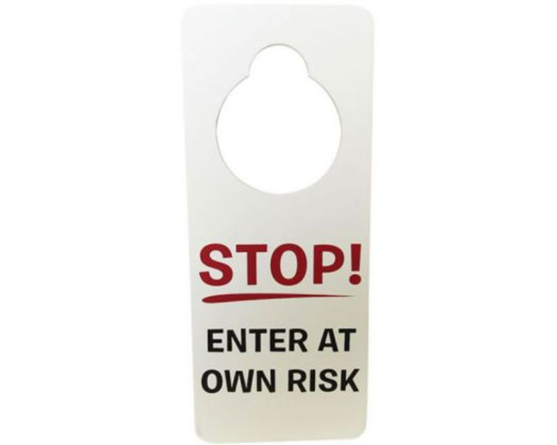 Bright 24x10 cm door sign warning of risks, ideal for indoor/outdoor use in homes and workplaces.