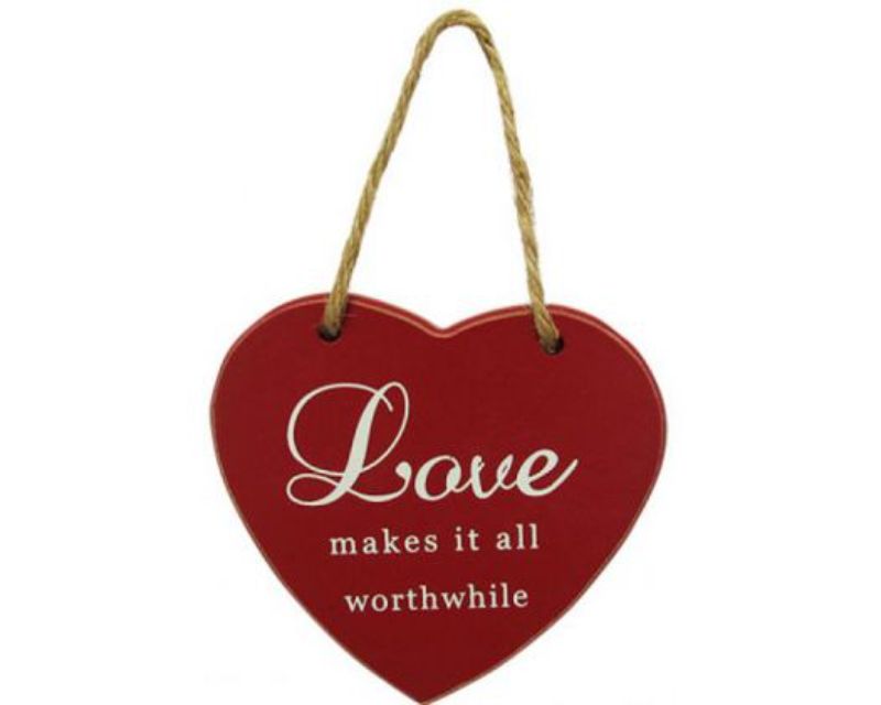 Heart-shaped hanger with rope, perfect for displaying quotes or photos, measuring 10.5 cm x 10.5 cm.