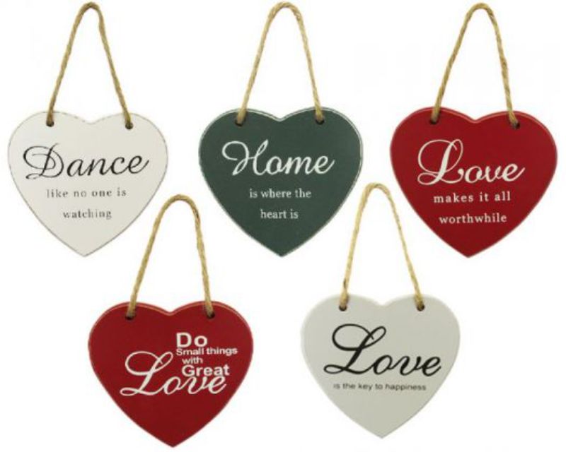 Set of 5 heart-shaped hangers with inspirational words, perfect for decorative wall displays and gifts.