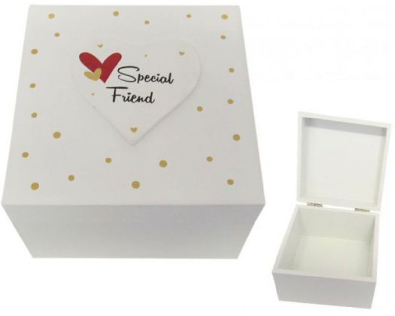 Large wooden gift box with heart motif, perfect for storing treasures and keepsakes, measuring 10 x 10 x 7 cm.
