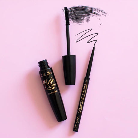 Plush Lash Mascara enhances lashes with volume and lift, featuring a precise applicator for clump-free, hydrated wear.