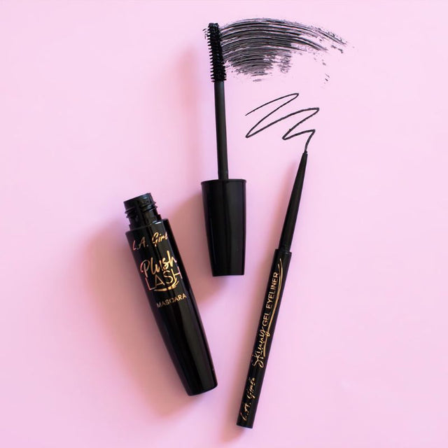 Plush Lash Mascara enhances lashes with volume and lift, featuring a precise applicator for clump-free, hydrated wear.