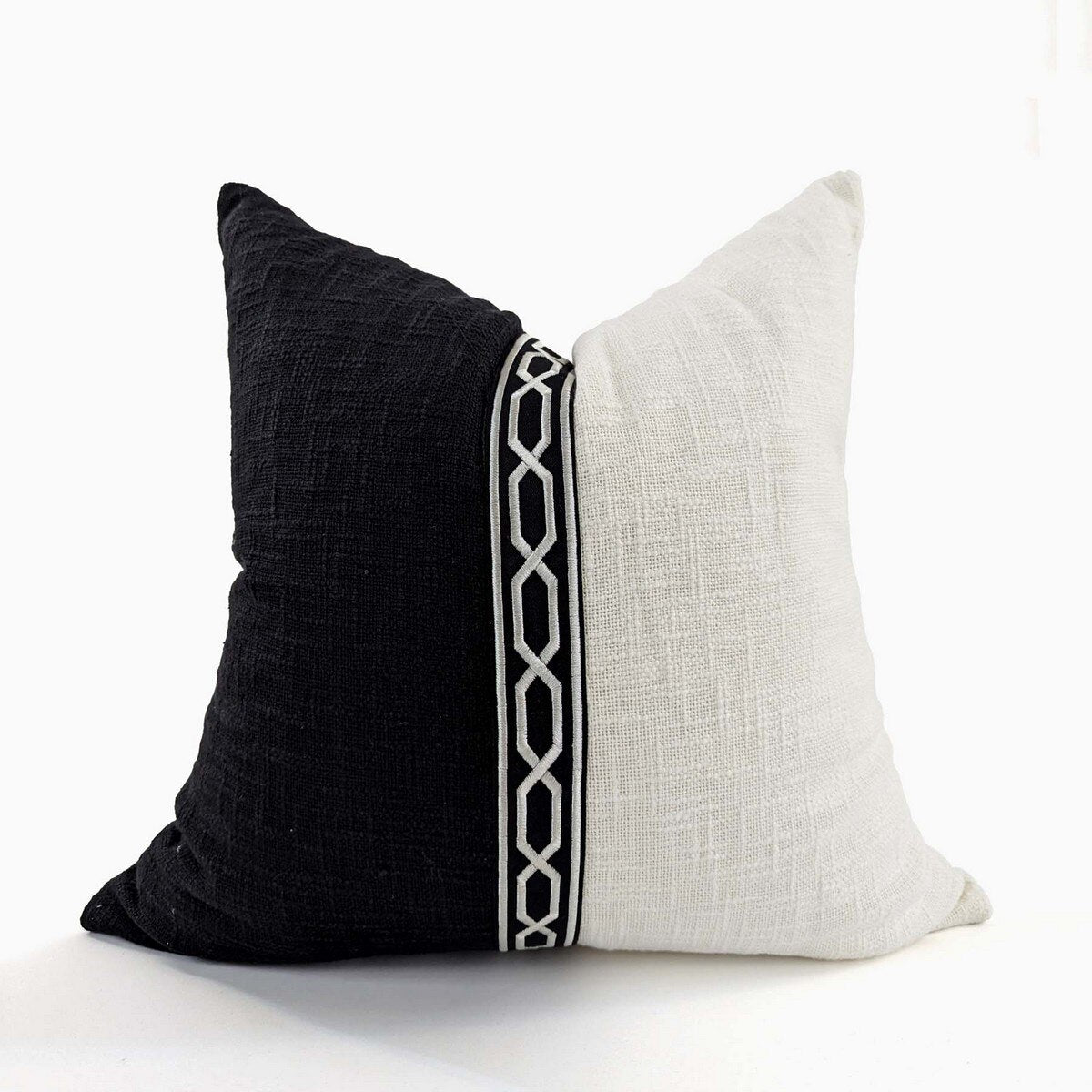 CUSHION COVER - YACHT - BLACK / WHITE - 550x550