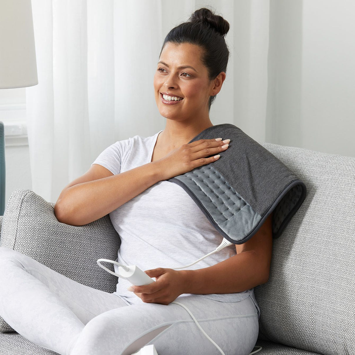 Sunbeam HPM5000 heating pad offering soothing warmth for sore muscles with 5 heat settings and machine washable fabric.